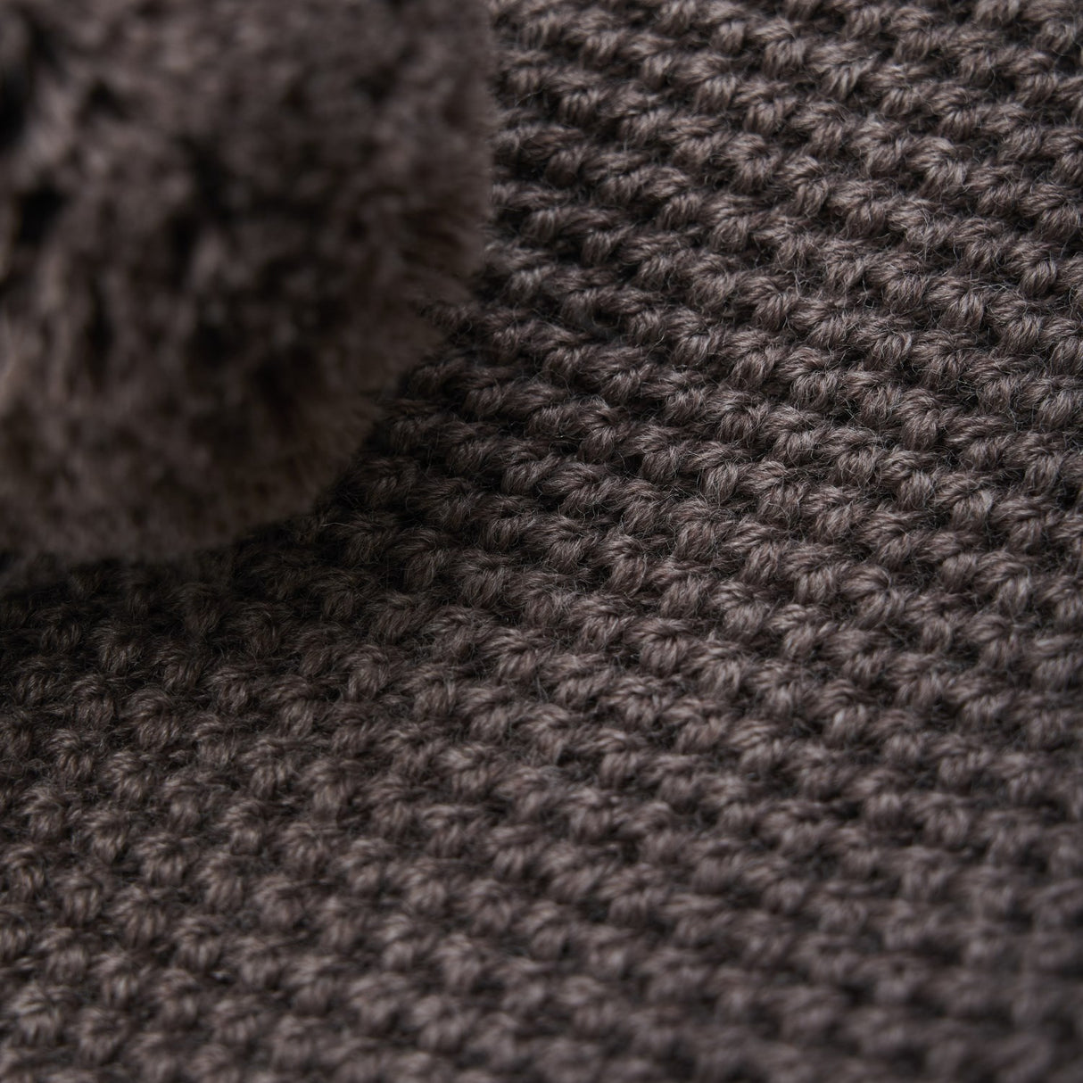 Huttelihut Brown Melange Elefanthue Windstop Pompoms