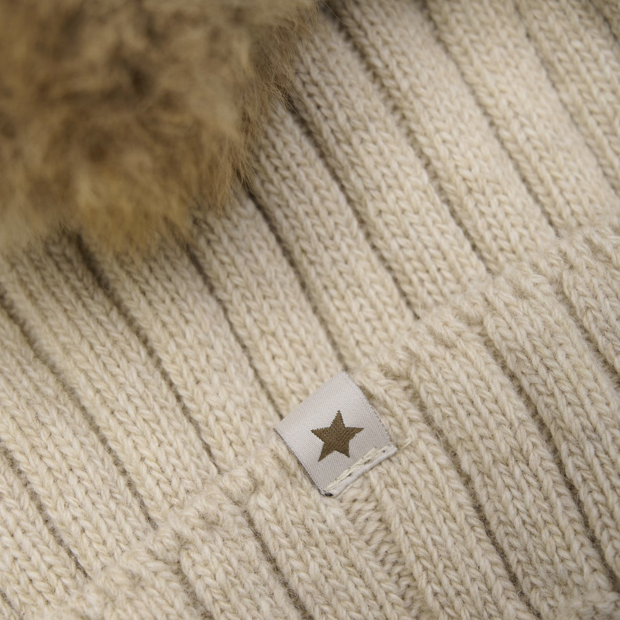 Huttelihut Sand Melange Hue Strik Alpaca Pompom