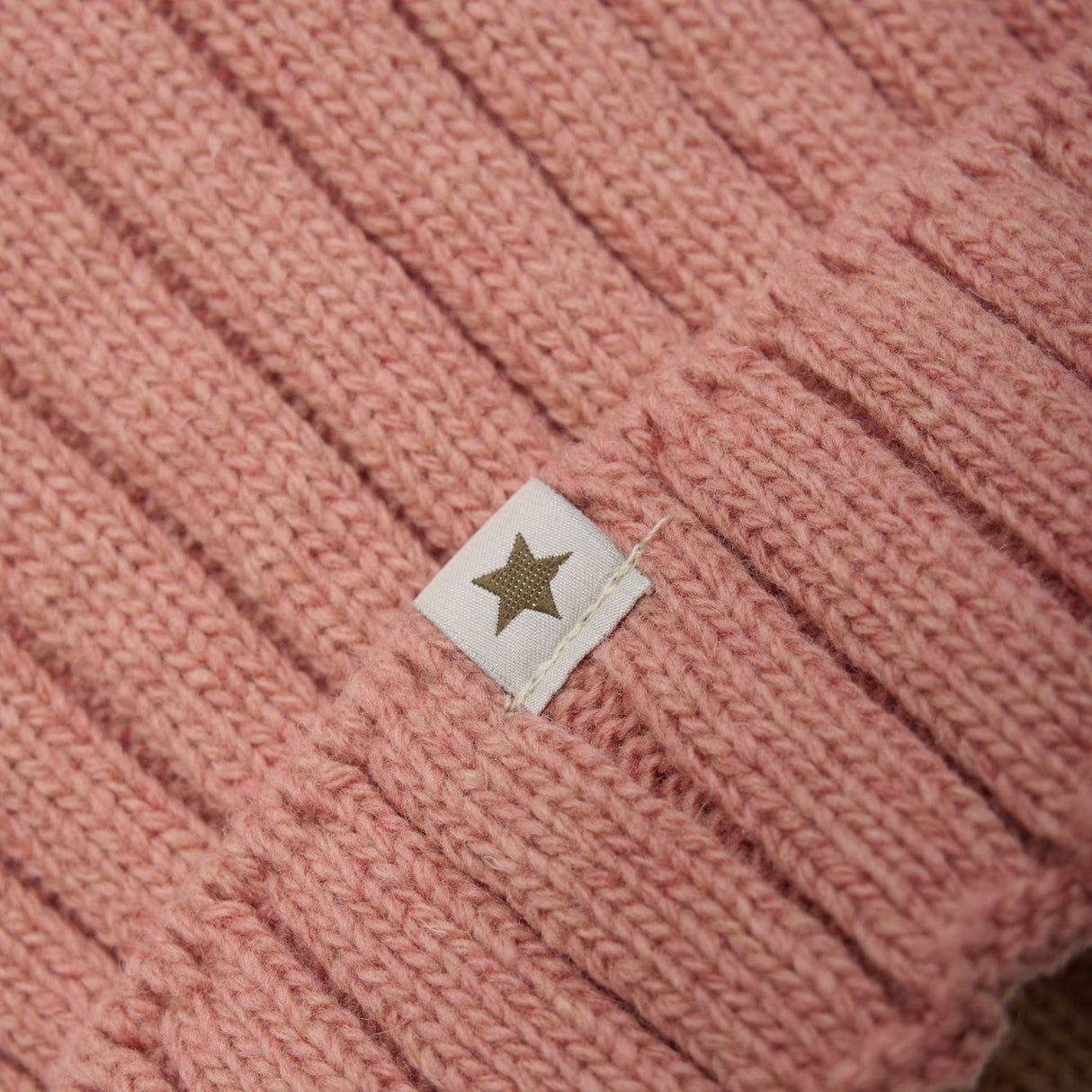 Huttelihut Burlwood Hue Strik Alpaca Pompom