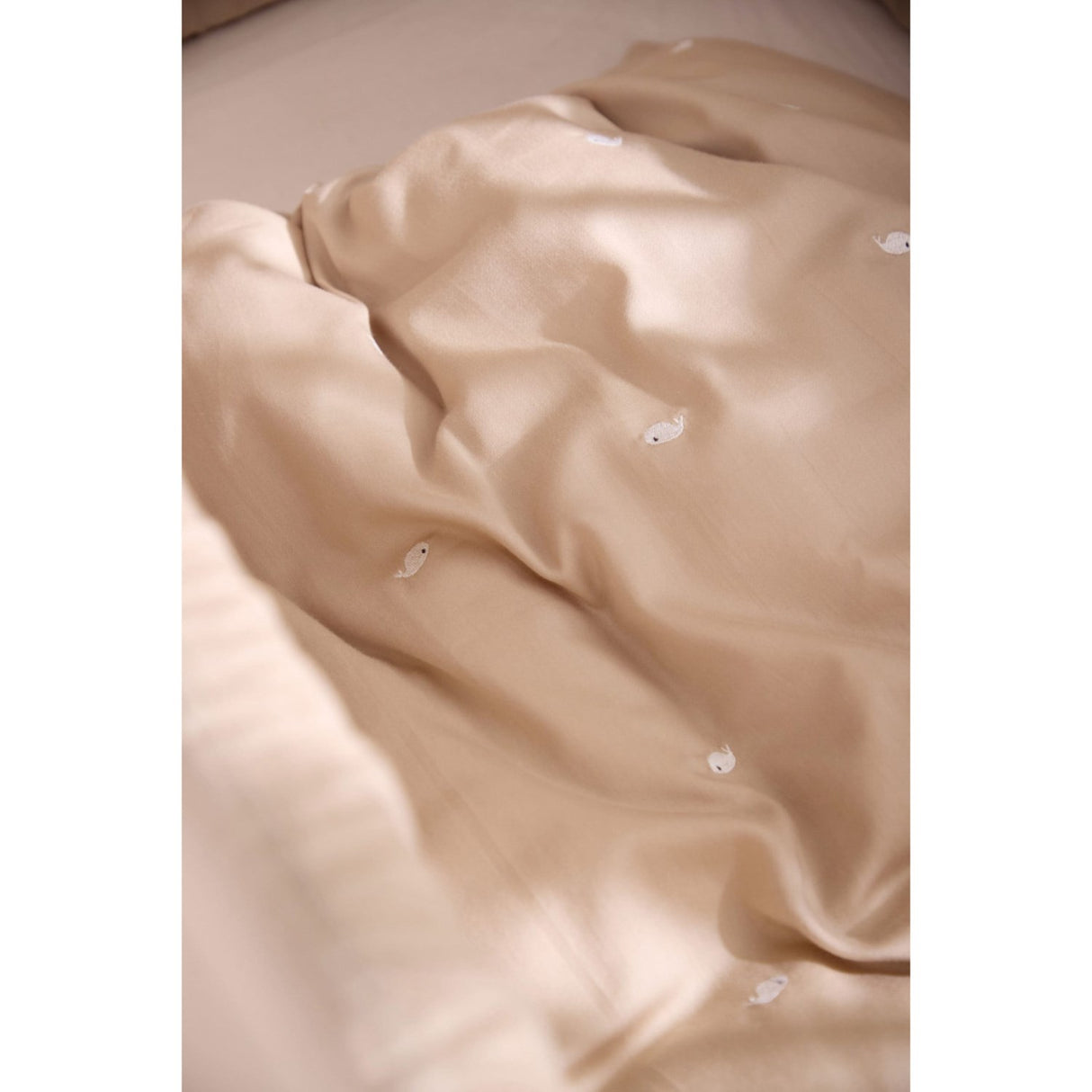 FILIBABBA Warm Grey Sengetøj Gots - Embroidered Christian The Whale