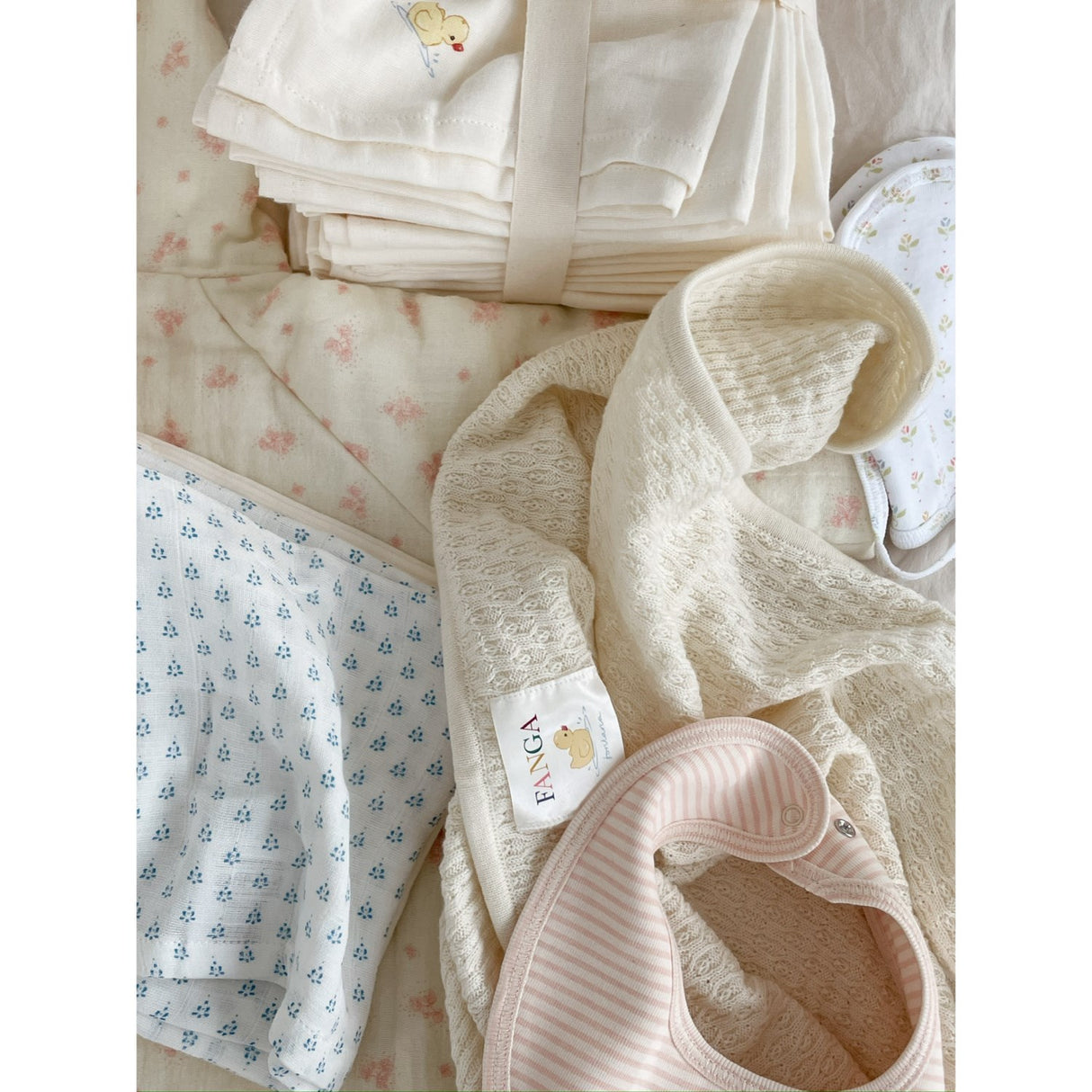 Konges Sløjd Fanga Blush Mix Fio Stripe 2 Pak Hagesmække OCS