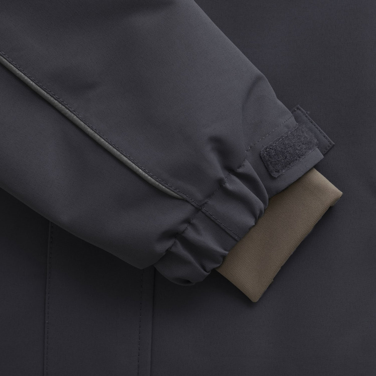 En Fant Ebony Flyverdragt W. Fake Pels