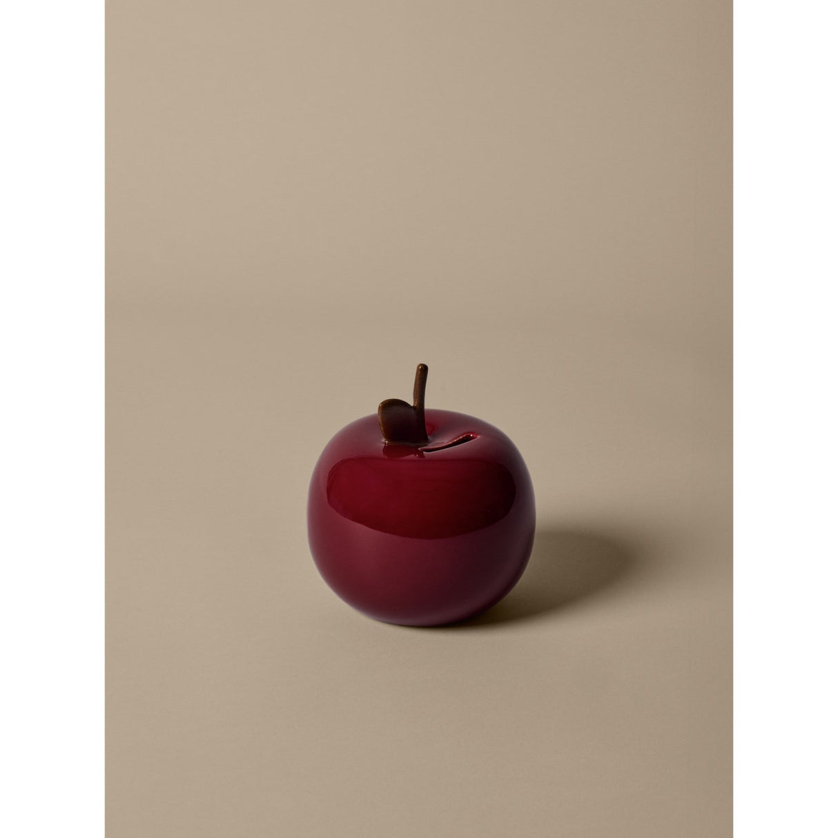 Ferm Living Deep Red Apple Sparebøsse