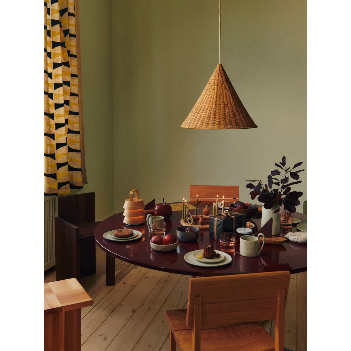 Ferm Living Deep Red Apple Sparebøsse