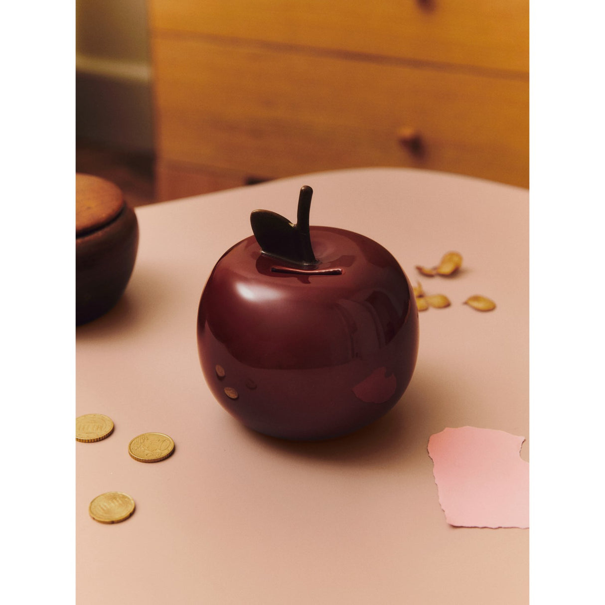 Ferm Living Deep Red Apple Sparebøsse
