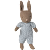 Maileg Hare, Micro - Brun - Blå Strikket Dragt