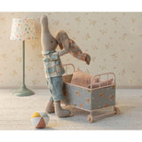 Maileg Kanin, Micro - Brun - Støvet Rosa Strikket Dragt