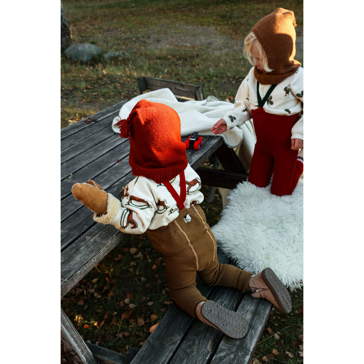 Silly Silas Acorn Brown With Maple Leaf Footed Strømpebukser Christmas Edition