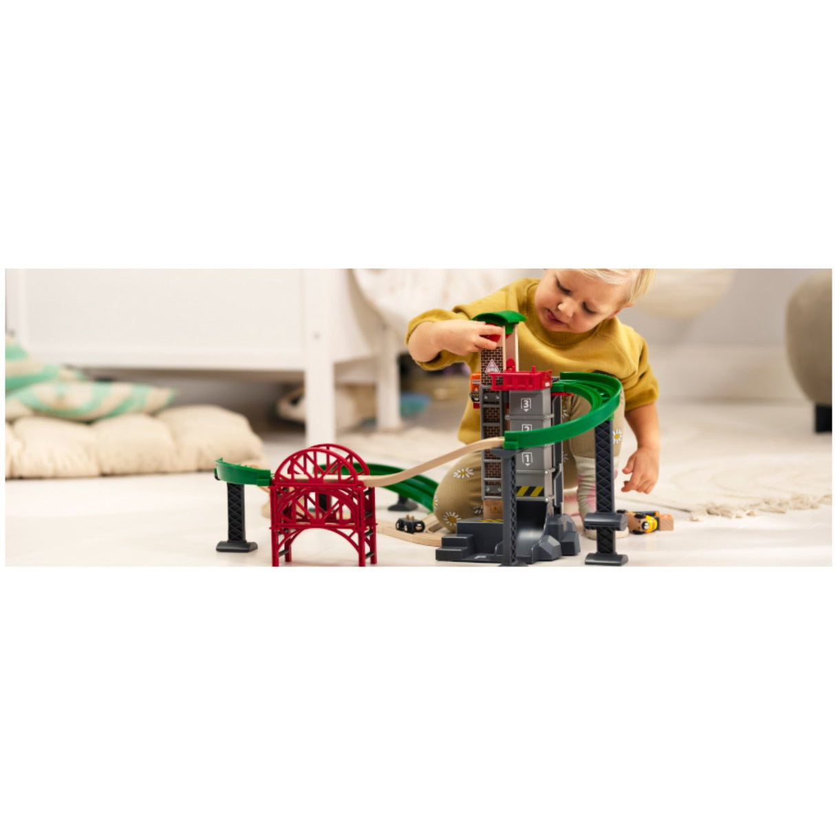 BRIO® 33887 Togbane, Løft & Læs Med Lagerbygning