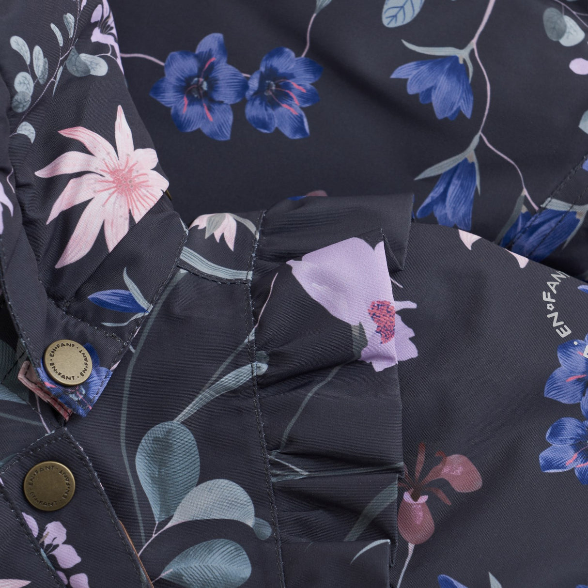 En Fant Ebony Baby Flyverdragt W. Flæser