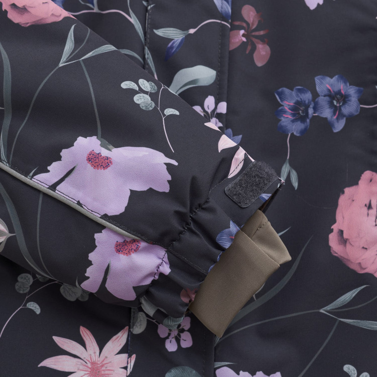 En Fant Ebony Flyverdragt W. Flæser