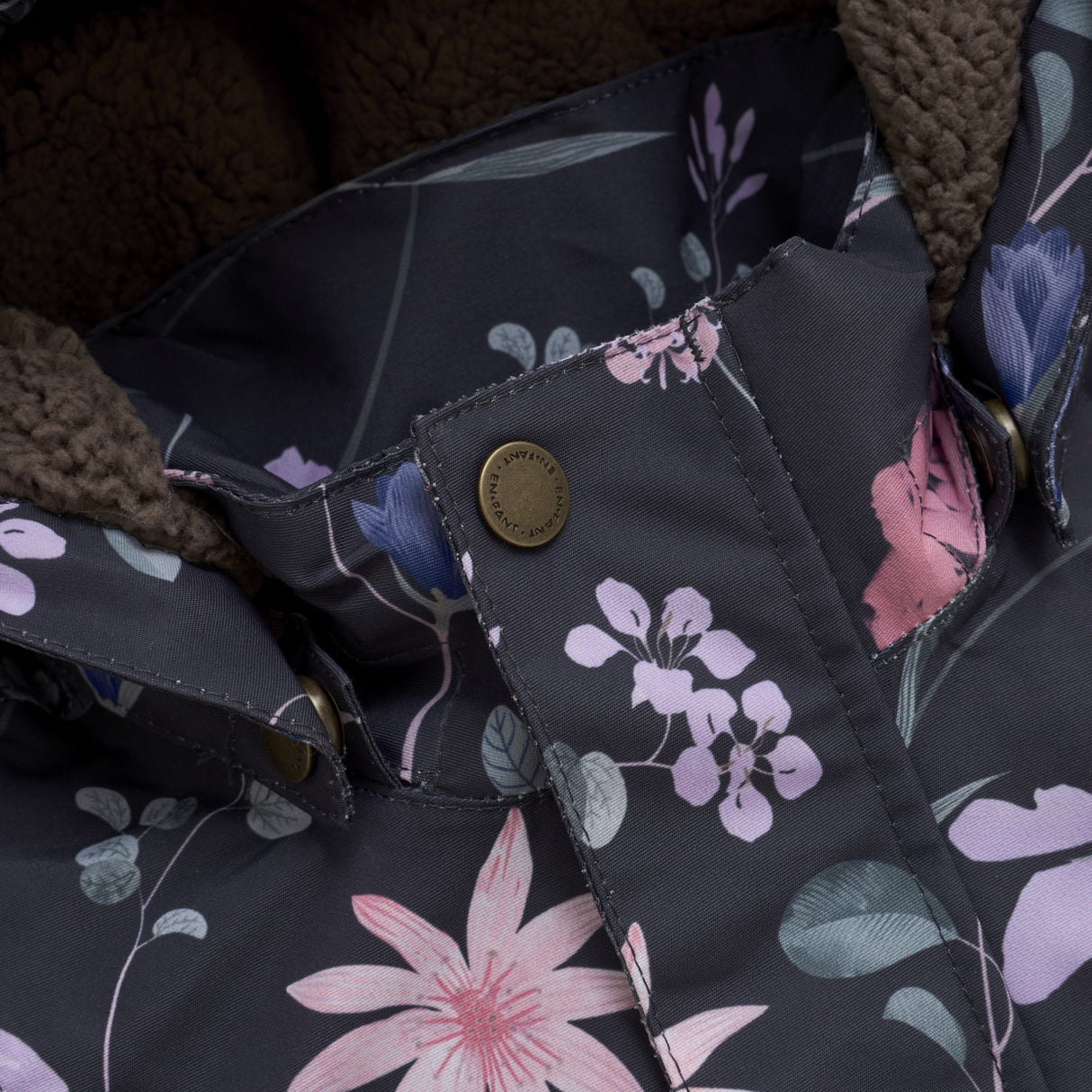 En Fant Ebony Flyverdragt W. Flæser