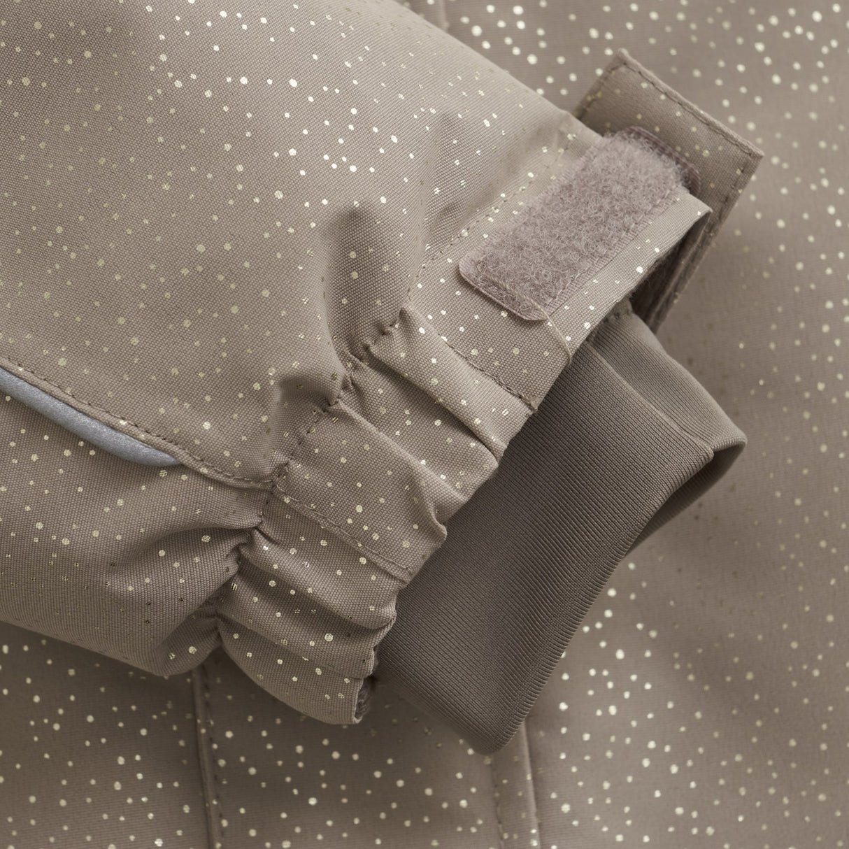 En Fant Fungi Flyverdragt W. Flæser