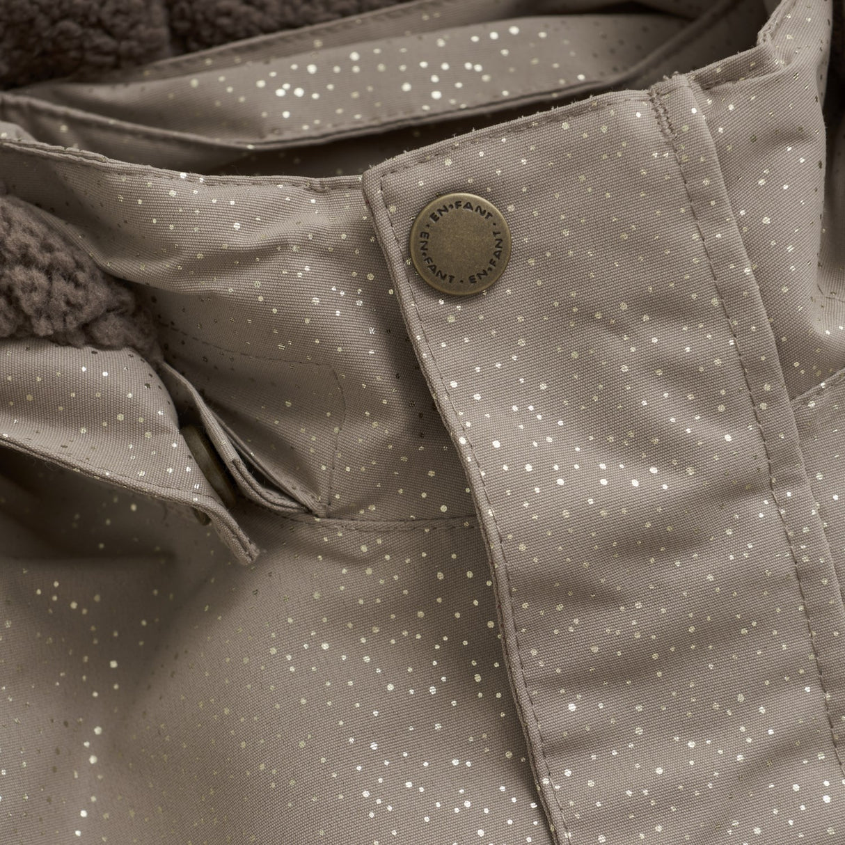 En Fant Fungi Flyverdragt W. Flæser