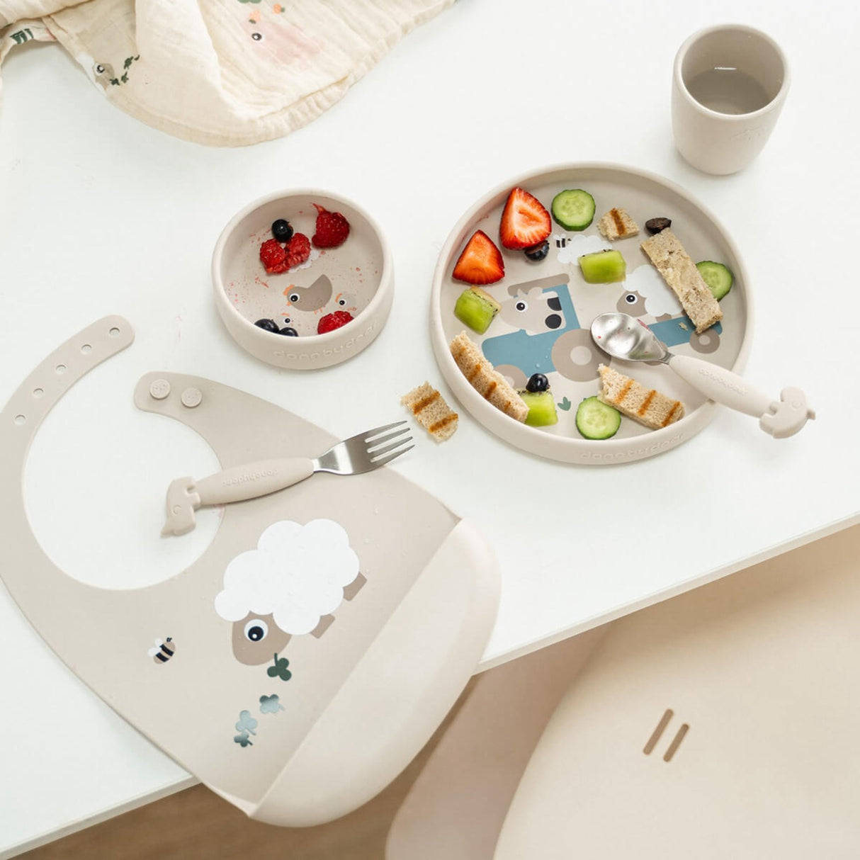 DonebyDeer Tiny Farm Sand Stick&Stay Spisesæt