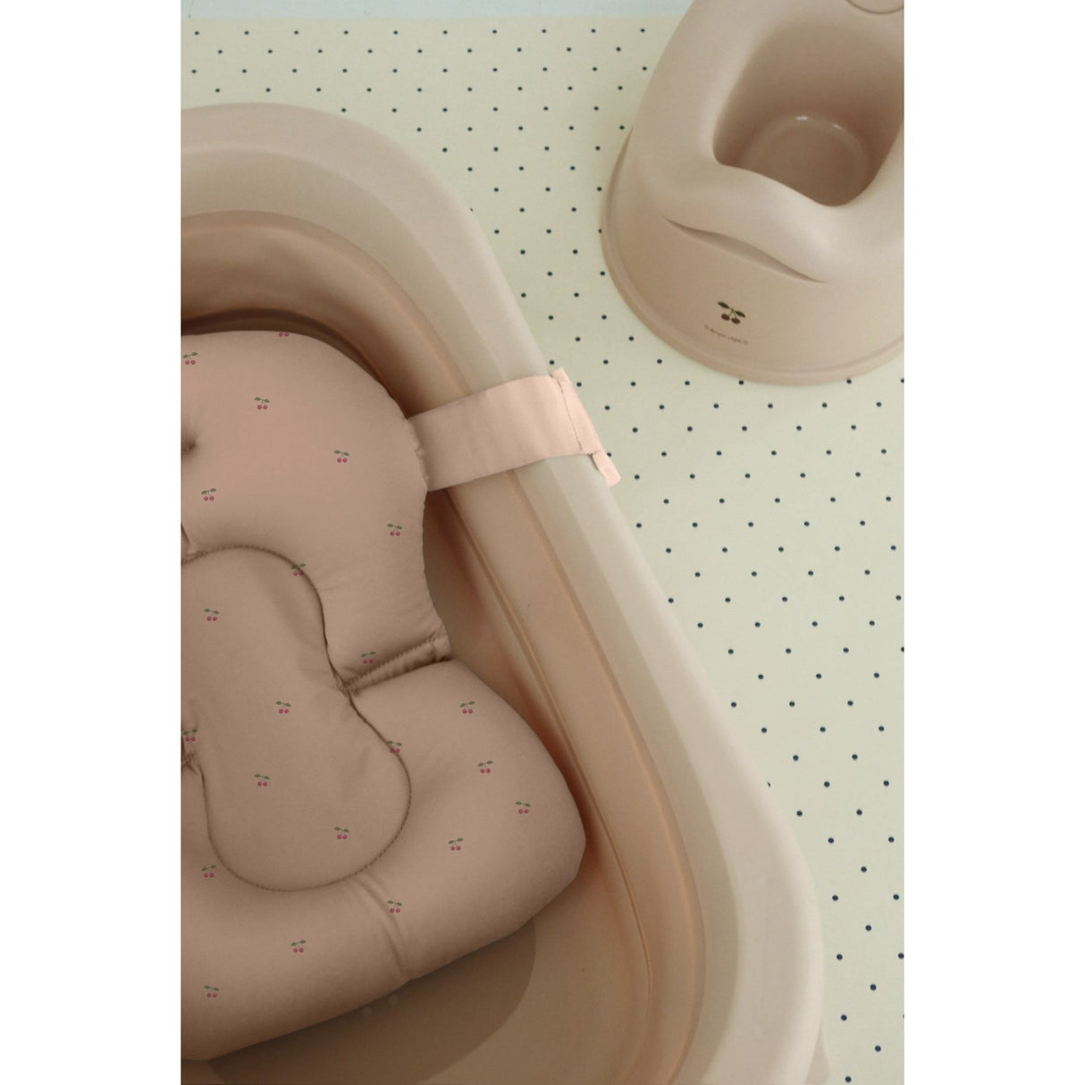 Konges Sløjd Navy Dot Gulvmåtte