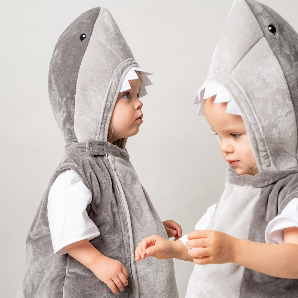 That's Mine Silver Grey Hank Shark Dragt