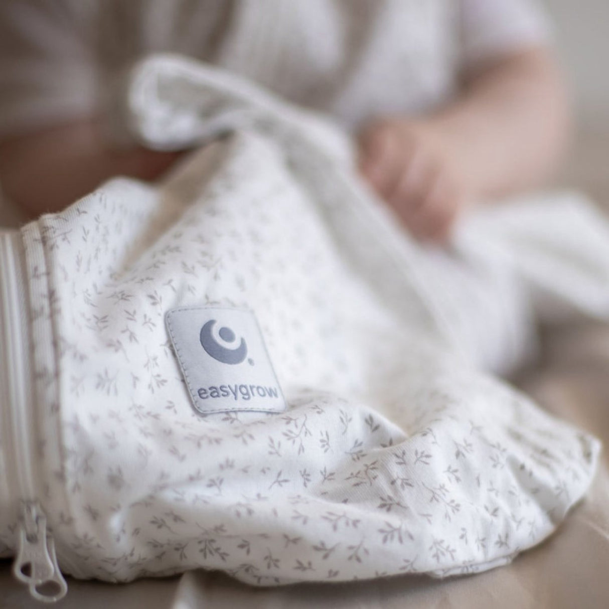 Easygrow Off-White Night Taske LETT Knopp