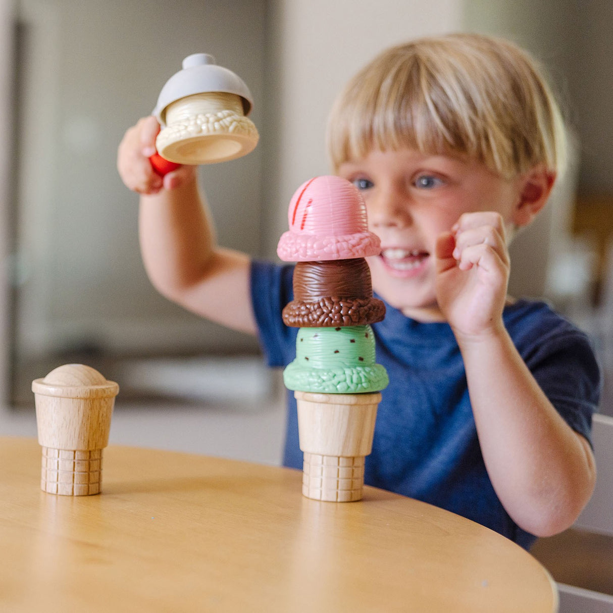 Melissa & Doug Multifarvet Legetøj Scoop & Stack Ice Cream Cone Playset