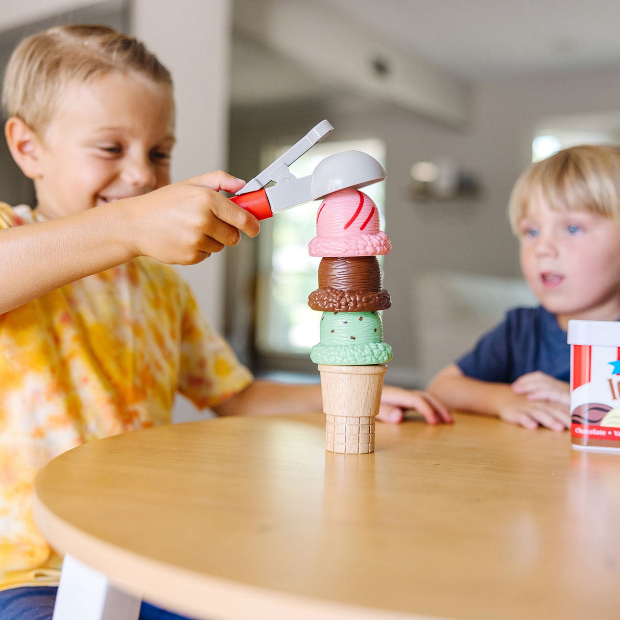 Melissa & Doug Multifarvet Legetøj Scoop & Stack Ice Cream Cone Playset
