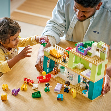LEGO® DUPLO Town 3-i-1 Moderne Familiehus Med Figurer 10470
