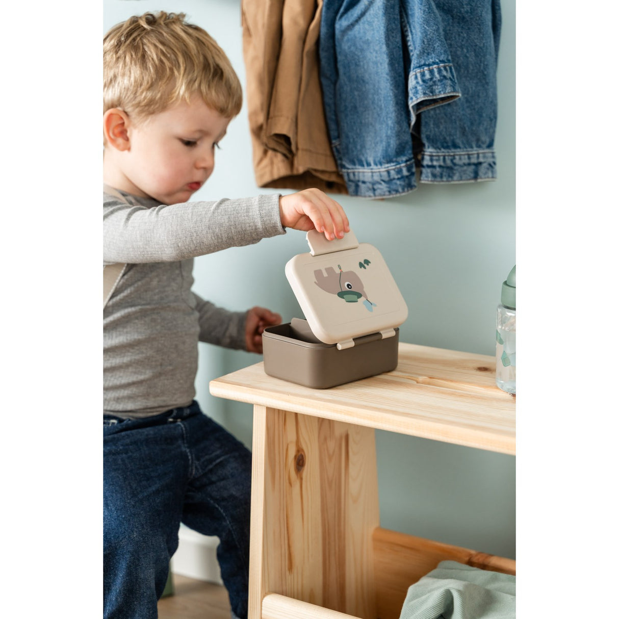 DonebyDeer Sand Tiny Trails Tiny Lunch Æske Med Snack Picks