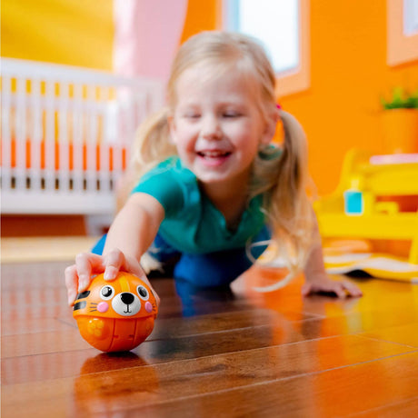 Bright Starts Giggables™ Roll & Chase Legetøj