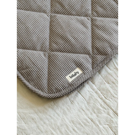 Lalaby Tiny Check Brown Quiltet Baby Tæppe