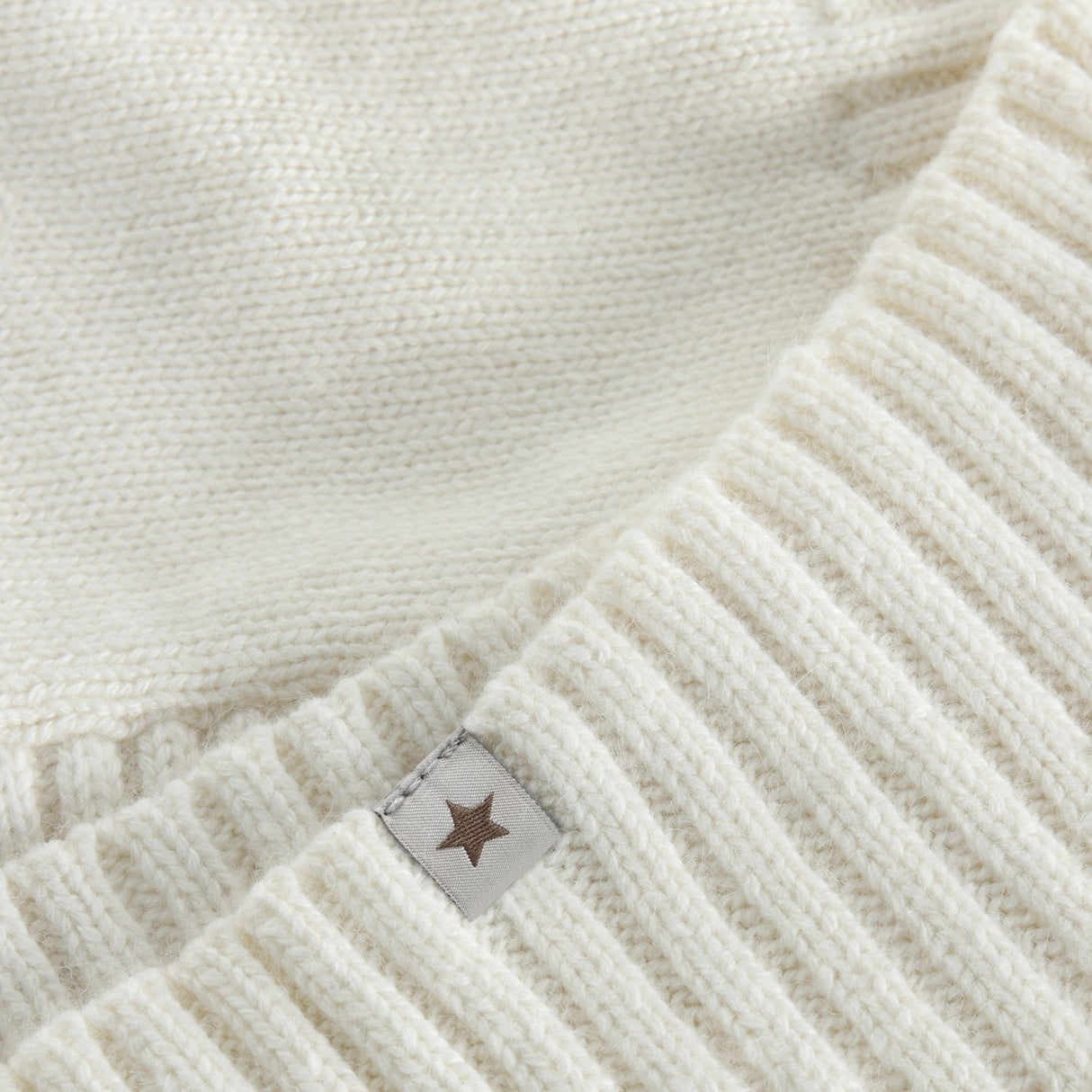Huttelihut Off-White Elefanthue Ears Uld Strik