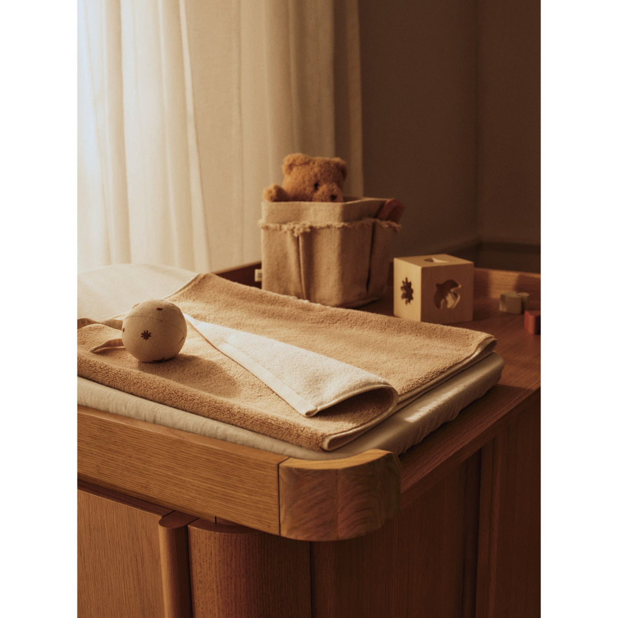 Ferm Living Natural Oak Tilu Puslebord til Puslekommode