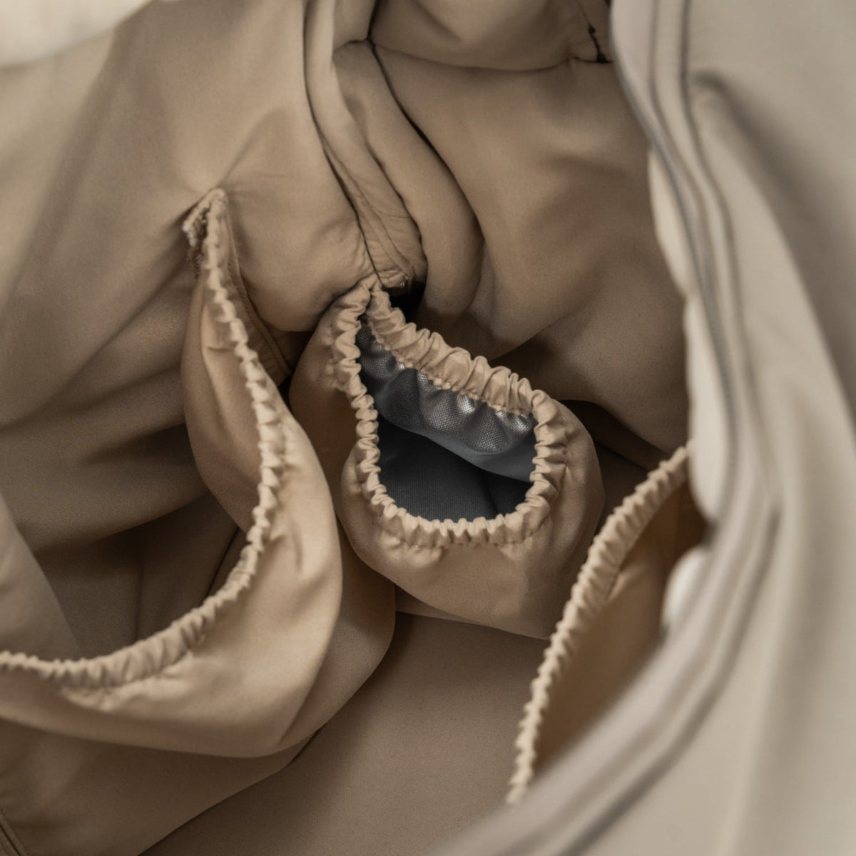DonebyDeer Taupe Quiltet Changing Taske