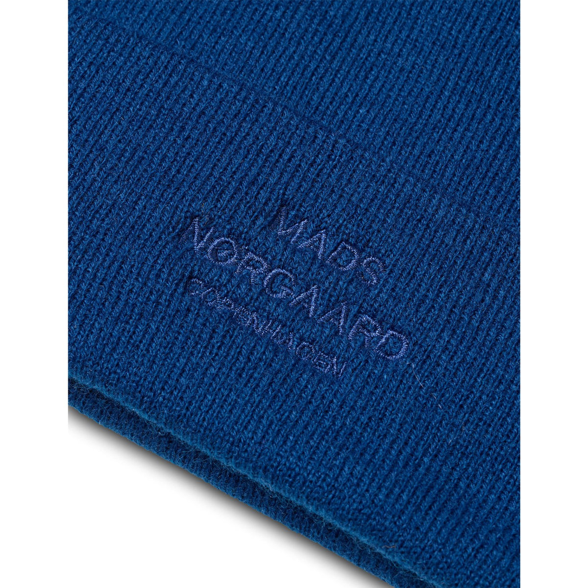 Mads Nørgaard Lapis Blue Match Isak Ambas Logo Beanie