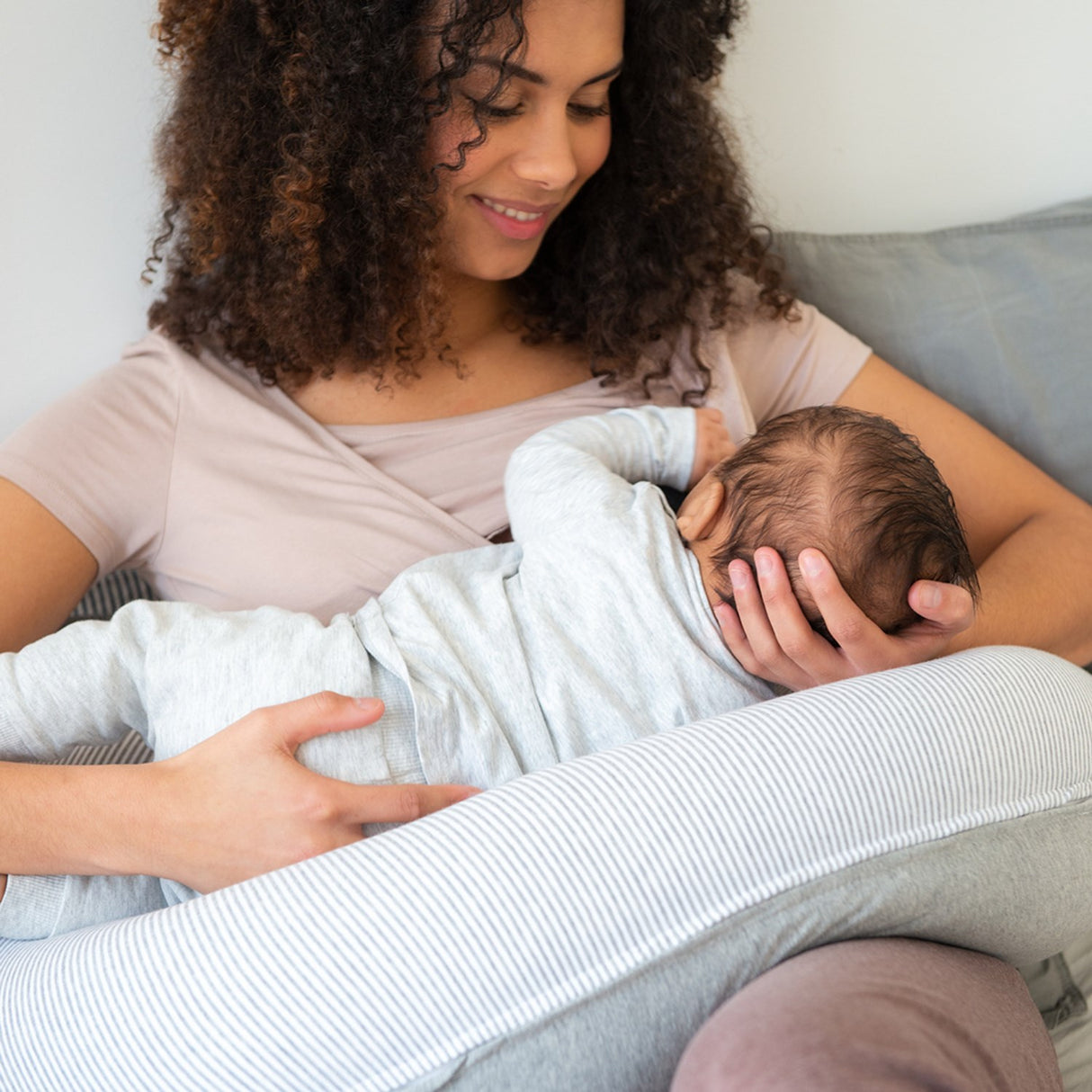 Doomoo Striped Grey Nursing & Pregnancy Pude