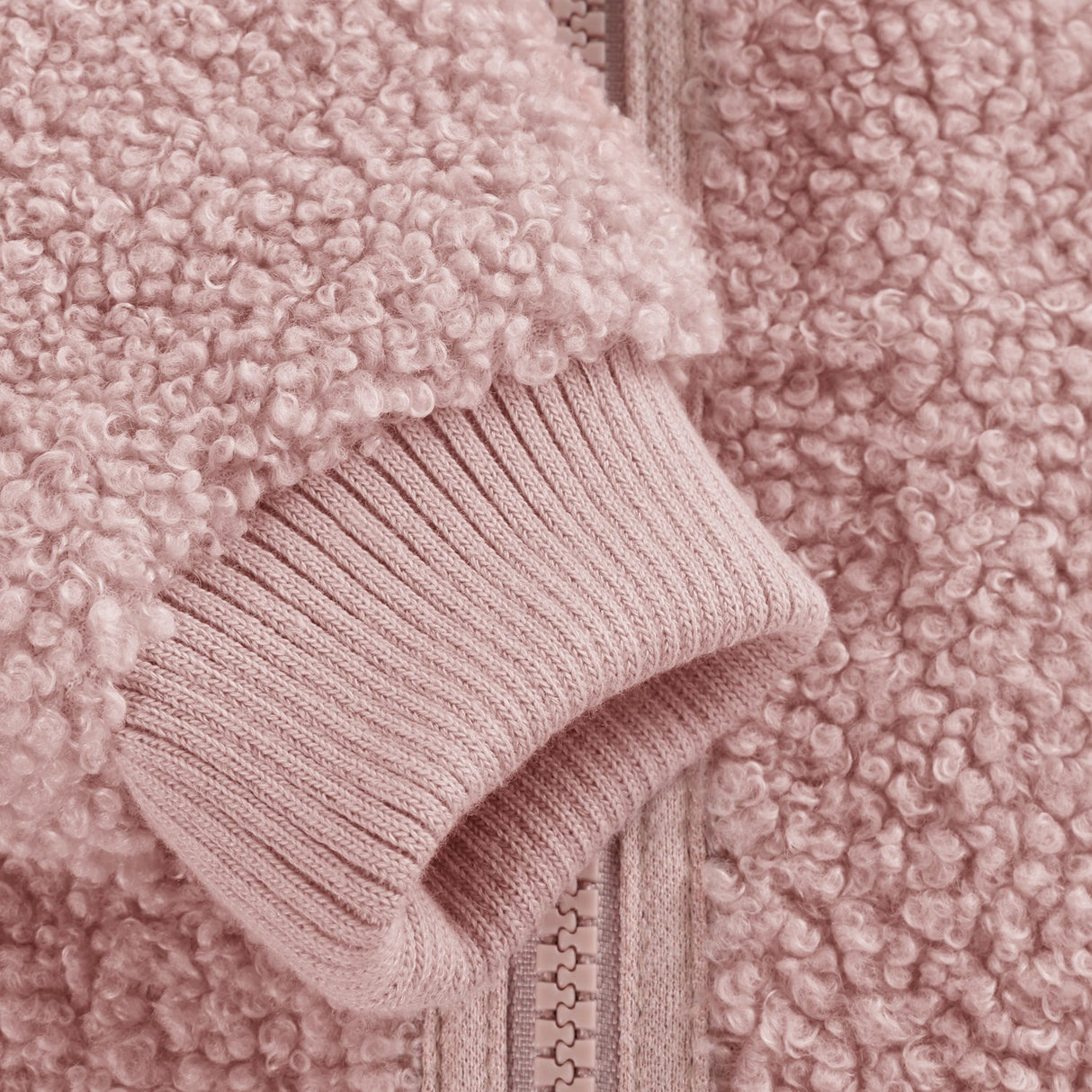 En Fant Adobe Rose Dragt Bamse