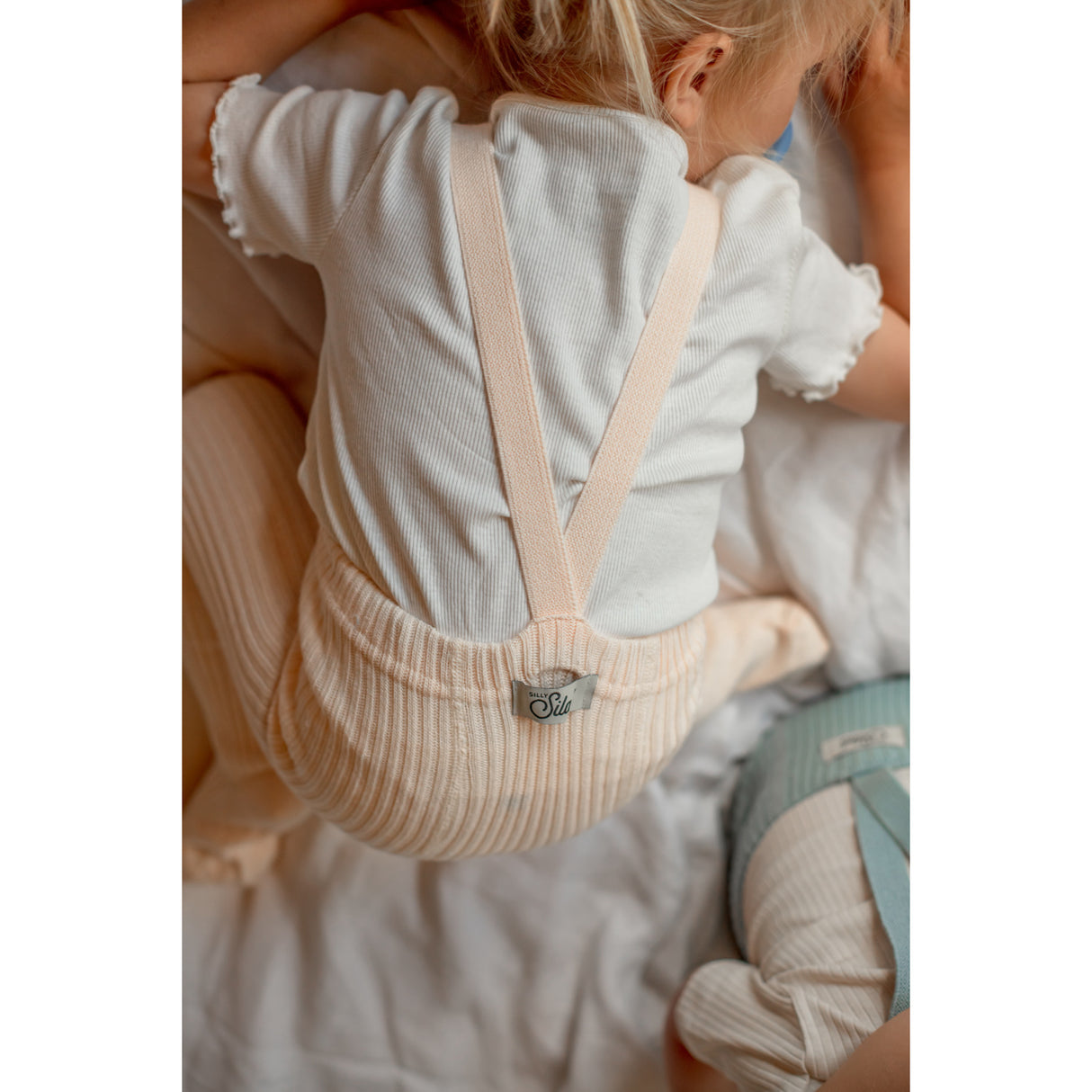 Silly Silas Hippy Footed Strømpebukser Med Braces Silky Peach