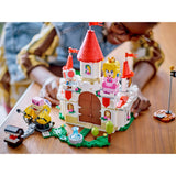 LEGO® Super Mario Kamp mod Roy ved Peach's Castle