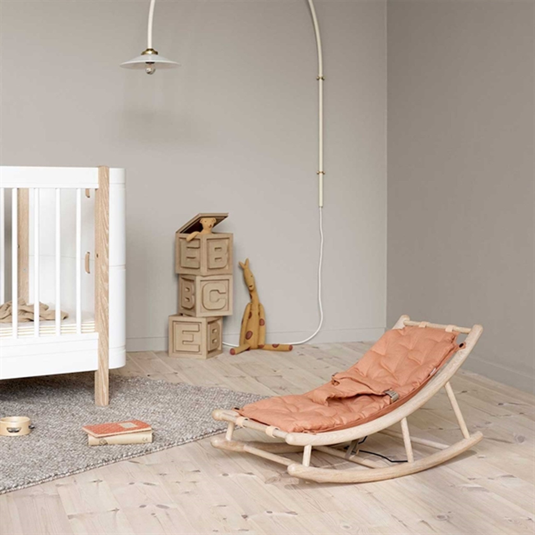 Oliver Furniture Wood Baby & Junior Vippestol Eg/Karamel 2