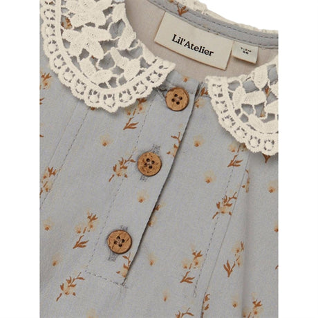 Lil'Atelier Harbor Mist Daisy Body Kjole