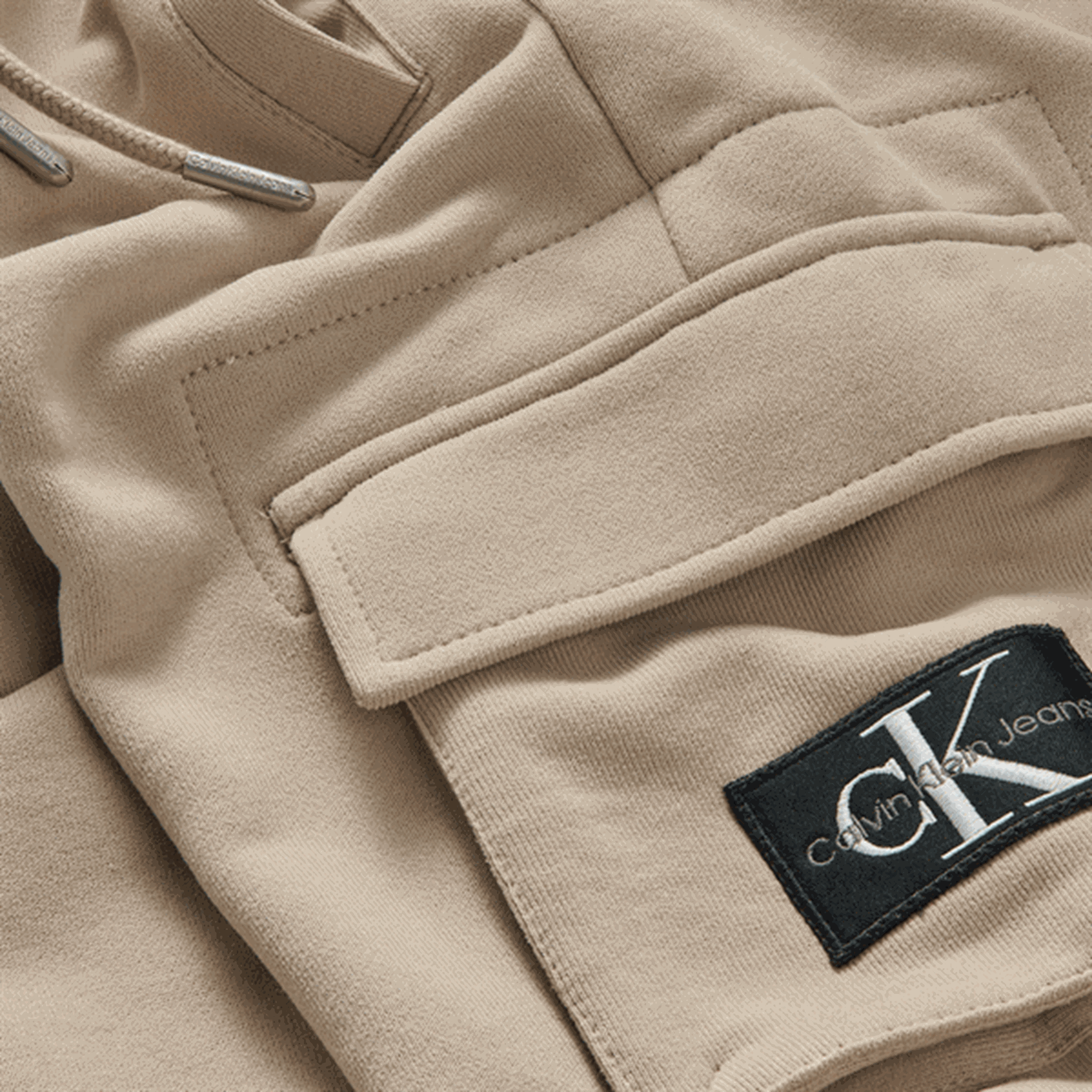 Calvin Klein Badge Cargo Sweatpants Wheat Fields 4