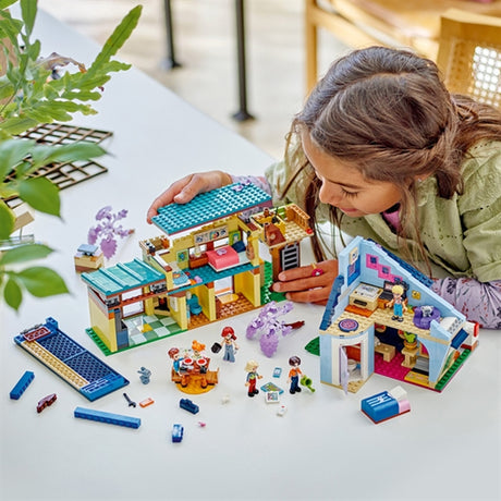 LEGO® Friends Olly og Paisleys Huse